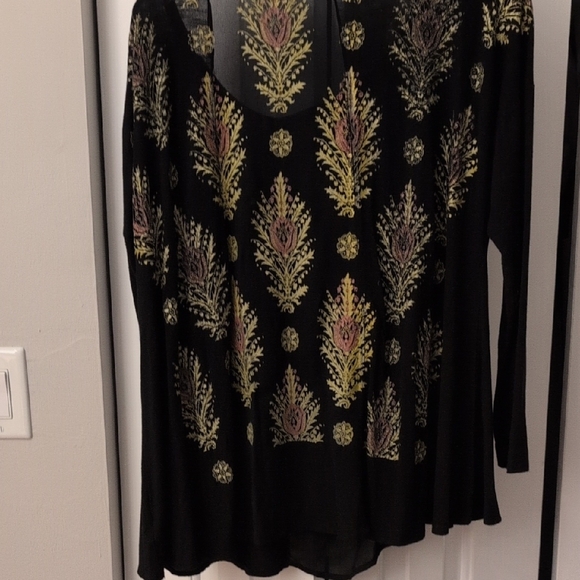 Language Black Top with Gold and Pink Pattern - Picture 3 of 3